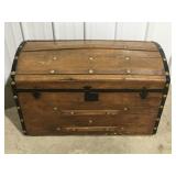 Vintage wood chest 34ï¿½ x 21ï¿½ t x 18ï¿½