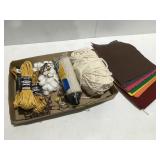 Felt pieces yarn, poly rope