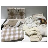 Tablecloths table runners