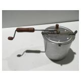 Popcorn maker