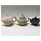 Ceramic tea pots