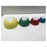 Pyrex nesting bowls