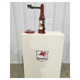 Large Mobil Oil lubester
