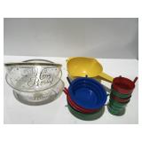 Plastic bowls and strainer