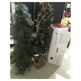 3 Christmas trees, 2 are 5