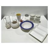 Assorted kitchen items