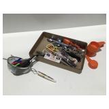 Kitchen utensils, Tupperware measuring cups