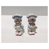 Tappan manufacturing salt and pepper shakers