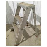 Aluminum step ladder