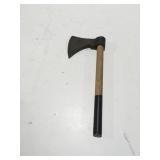 Throwing axe