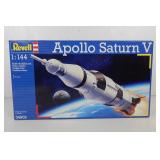 NIB Vtg Revell Apollo Saturn V 1:144 Model