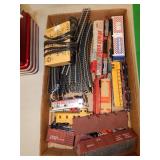 HO Scale Railroad Train Set Engine & Cars