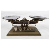 Vintage Pelouze Manufacturing Co. Balance Scale