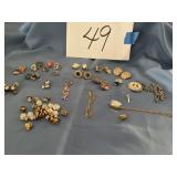 Lrg lot costume jewelry earrings, necklaces,