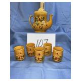 Vtg. Ceramic teapot with lemon squeezer lid and