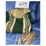 Vtg. Close pin bag with cloths pins.