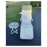 LLOYD FLANDERS LOUNGER &ROUND TABLE (SLIGHT