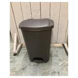 HEFTY TRASH CAN