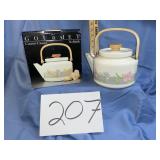 Country Classics, gourmet tea kettle NIB