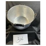 21 qt. aluminum stock pot