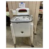 I Vtg. 1ï¿½30-40 maytag electric ringer washing