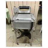 EARLY MAYTAG WRINGER WASHER