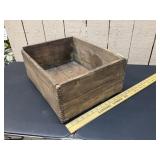 DUPONT EXPLOSIVES BOX