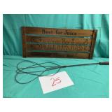 Primitive farmhouse, Son crate and rug