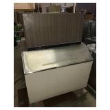 Older Manitowoc ice machine see pics for details