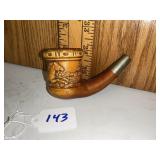 Colonial motif novelty pipe
