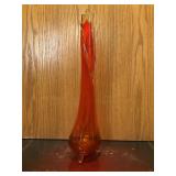 16 ï¿½ SWUNG VASE