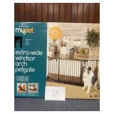 Windsor extra wide arch pet gate