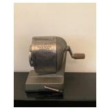 VINTAGE BOSTON VACUUM MOUNT SHARPENER