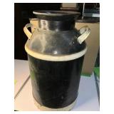 Fixed handle milk can no lid