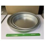 Wilton concentric  cake pan set