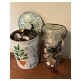 2 quarts of buttons