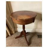 ROUND STAND