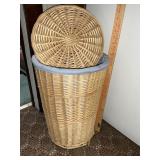 Lined wicker basket with lid