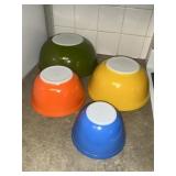 Vintage Pyrex nesting bowl lot