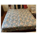 Full-size comforter with pillows