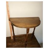 Half round spindle leg stand