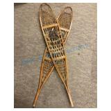 56ï¿½ Traditional Wooden Snowshoes with Rawhide Laci