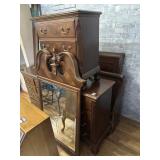 Bedroom set with queen bed