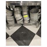 LOT OF ROUND PANS
