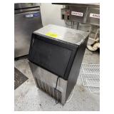 UNDERCOUNTER ICE MACHINE