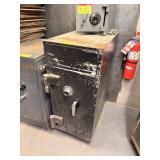 BLACK SAFE - 17 X 29 X 37