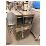 MANITOWOC UNDERCOUNTER ICE MAKER