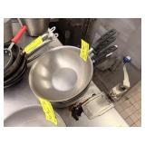 FRY PANS W RUBBER HANDLE