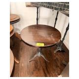 SINGLE BASE VINTAGE WOODEN ROUND TABLE