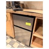 MAGIC CHEF TOP FREEZER MINI FRIDGE